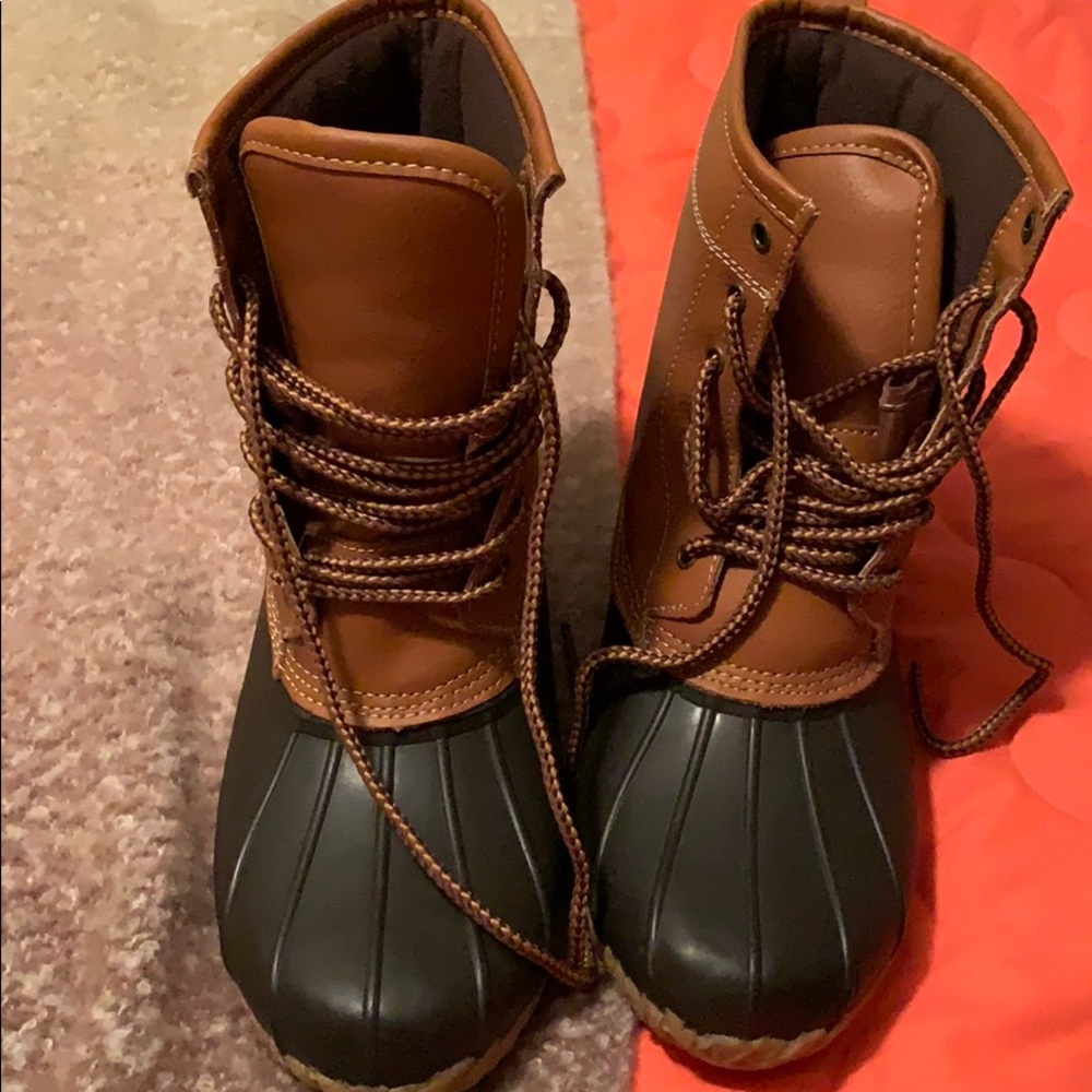Duck boots